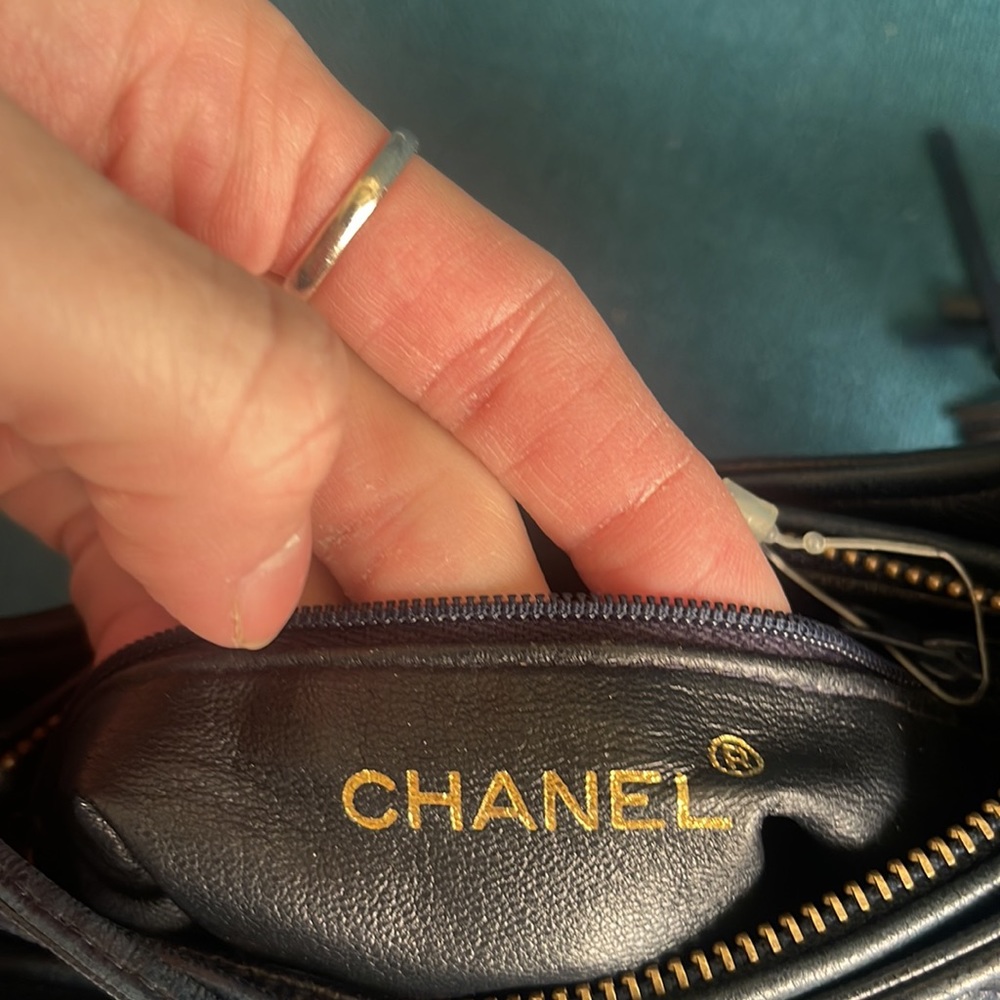 Chanel vintage tassel quilted leather crossbody - Picture 10 of 16